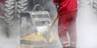 Abschaffung der Straßenbaubeiträge führt zu Investitionen Die Abschaffung der umstrittenen Straßenbaubeiträge hat Grundstückseigentümer entlastet. (Symbolbild)