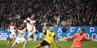 Kobel-Einsatz auf der Kippe – Kovac: «Versuchen alles» Der Einsatz von BVB-Keeper Gregor Kobel (r) in Frankfurt steht auf der Kippe. (Archivbild)