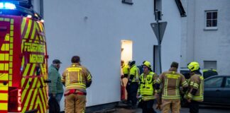 Verwahrloste Kinder: Alle aus Krankenhaus entlassen Ein Autofahrer hatte eins der Kinder im Vorbeifahren gesehen.