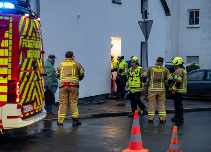 Verwahrloste Kinder in Menden Ein Autofahrer hatte eins der Kinder im Vorbeifahren gesehen.