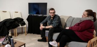 Ein Zuhause als Neuanfang: Wo Hilfe mit Wohnen beginnt Vom Obdach in die eigene Wohnung: Der ehemalige Wohnungslose Michael Wagner hat im September die erste eigene Wohnung seit Jahren bezogen.