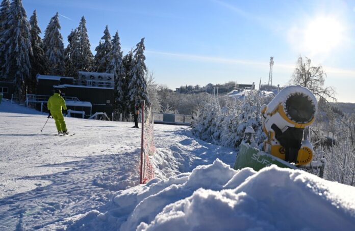Winterwetter in Nordrhein-Westfalen Wintersportler im Sauerland hatten am Wochenende optimale Bedingungen.