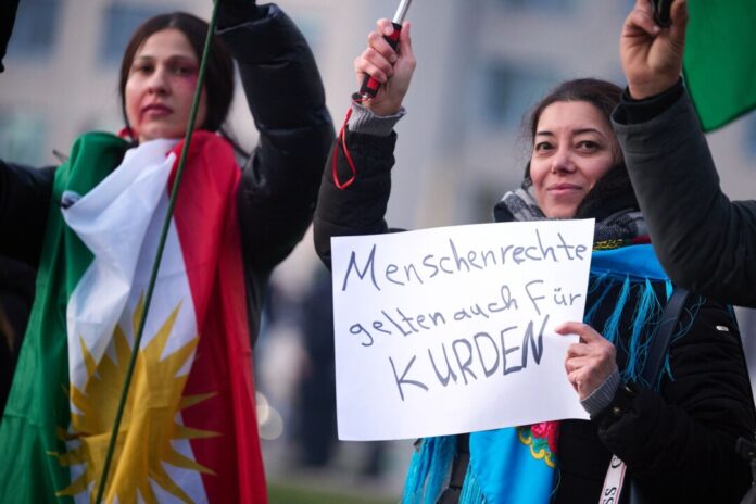 Pro-kurdische Demonstration Prokurdische Demonstration in Köln mit Tausenden Teilnehmern - hier ein Archivbild aus dieser Woche aus Dortmund.
