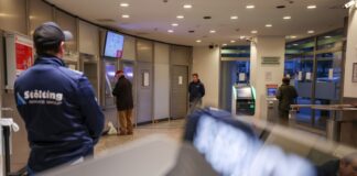 Sparkasse Gelsenkirchen-Buer öffnet nach Einbruch Foyer Kunden können in der Sparkasse Gelsenkirchen-Buer jetzt wieder die Geldautomaten nutzen.