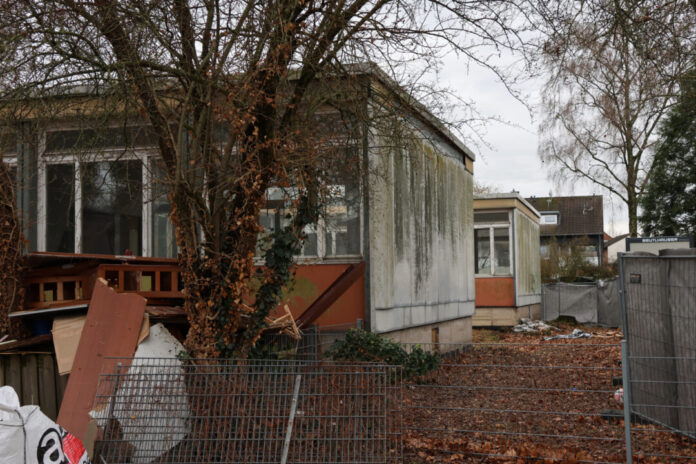 Abriss OGS-Anbau Regenbogenschule An der Regenbogenschule im Kempen haben die Abrissarbeiten am OGS-Nebengebäude begonnen. Foto: Stadt Erkrath