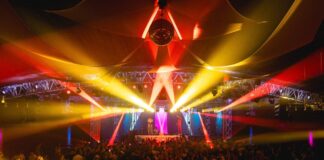 Altweiber auf dem Marktplatz und in der Stadthalle Stimmung Pur in der Stadthalle, Bild: Maik Grabosch