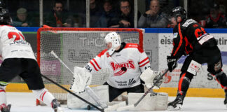 Ratingen kassiert knappe Niederlage im Spitzenspiel Die Ice Aliens unterliegen den Gästen knapp. Foto: Daniela Schmidt