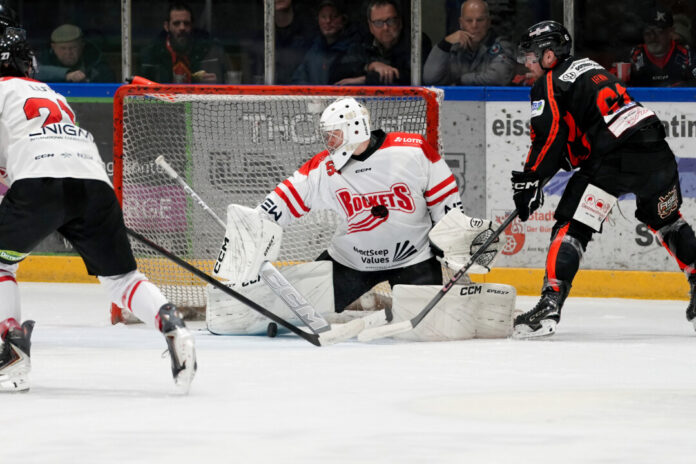 Bild (5) Die Ice Aliens unterliegen den Gästen knapp. Foto: Daniela Schmidt