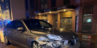 Crash in Monheim: Ermittlungen gegen polizeibekannten Teenager Der beschädigte BMW nach dem Unfall in Monheim am Rhein. Foto: Polizei