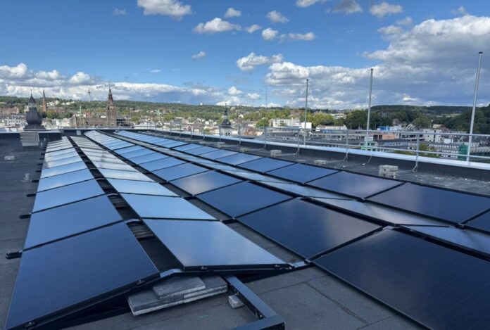 BuBaDi Bei der PV-Anlage auf dem Dach der ehemaligen Bundesbahndirektion mussten auch Denkmalschutzaspekte berücksichtigt werden. Foto: WSW