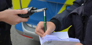Velbert: Acht Autos von Vandalen zerkratzt / Zerstochene Reifen in Ratingen