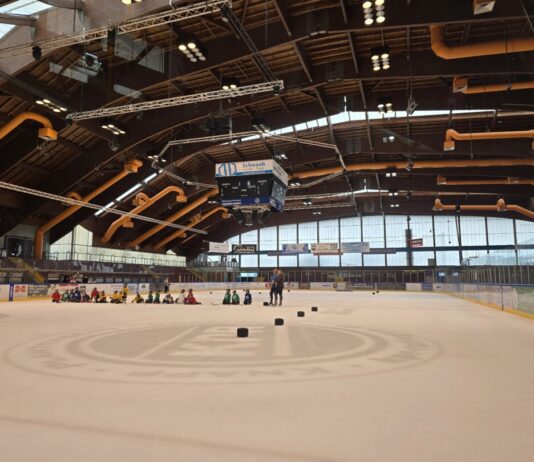 Ratinger Ice Aliens vor Problemen: Eissporthalle bleibt zu Ein Blick in die Eissporthalle. Foto: Alexander Heinz