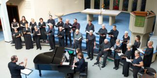 Passionskonzert des Essener Projektchors: Stimmen gesucht Die Aktiven des Essener Projektchors auf der Bühne. Foto: Essener Projektchor