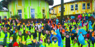 Wülfrath putzt sich heraus: 25 Jahre Dreck-weg-Tag Viele Hände wirken beim Dreck-weg-Tag mit - auch Schülerinnen und Schüler engagieren sich für ein sauberes Wülfrath. Foto: Stadt Wülfrath