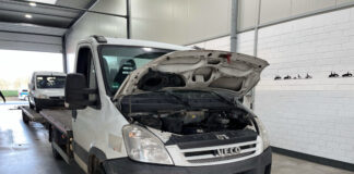 Autotransporter fehlte ein Rad: Mit 56 Mängeln aus dem Verkehr gezogen