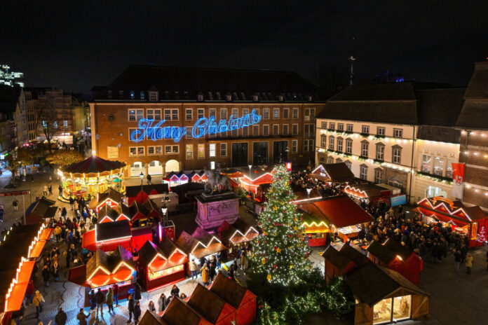 Weinachtsmarkt - Videomapping (03.12.2025) Neu dieses Jahr: Videomapping auf der Alten Kämmerei. Foto: SIGMA/Michael Lübke