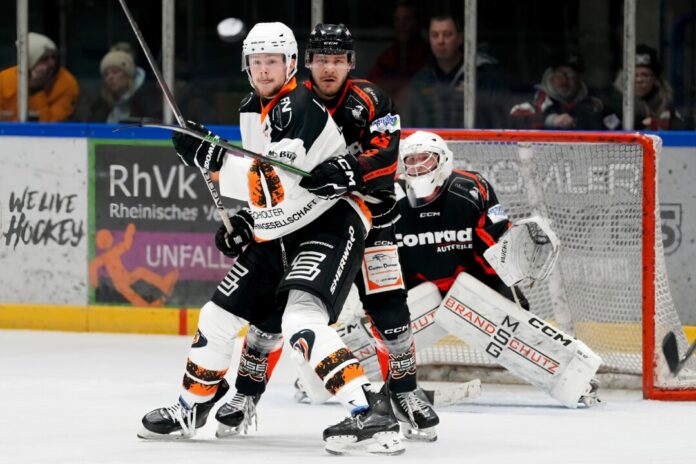 ICE Aliens Dienslaken "Ein Bild von einem Spiel", Auftakt der Ice Aliens am Sandbach, Bild: Daniela Schmidt