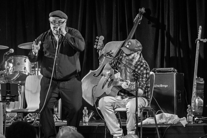 Das Chris Kramer-Duo gastiert in Mettmann. Foto: Thomas Rauers Das Chris Kramer-Duo gastiert in Mettmann. Foto: Thomas Rauers