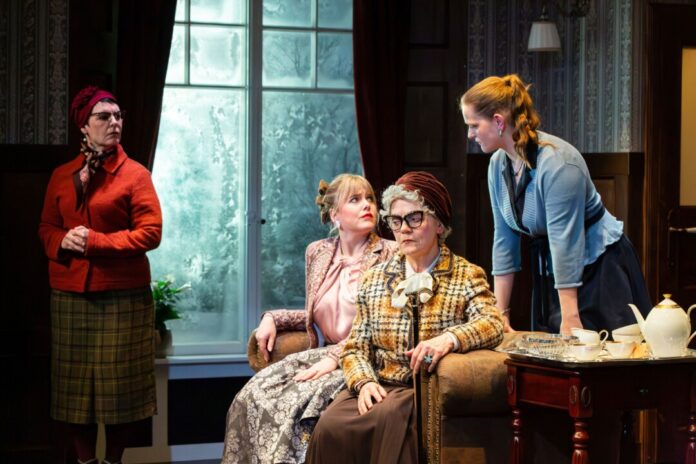 Eine Szene aus dem Stück. Foto: Martin Mazur Eine Szene aus dem Stück. Foto: Martin Mazur