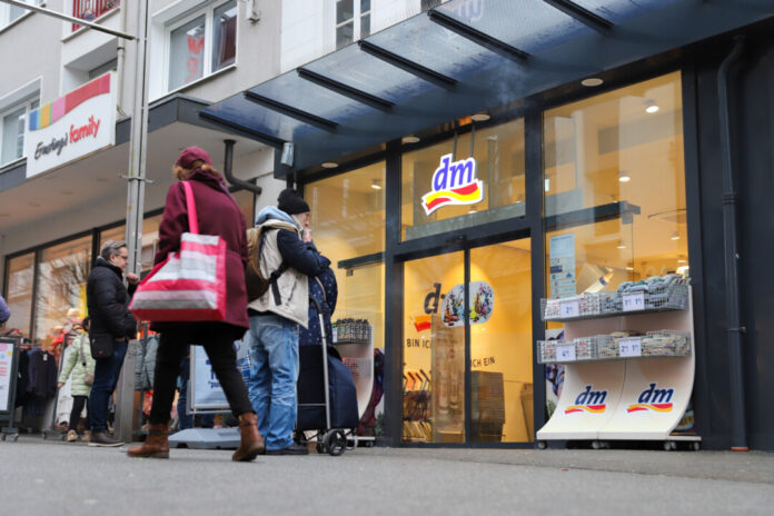 Die dm-Filiale in der Innenstadt muss zeitweise schließen. Foto: Volkmann Die dm-Filiale in der Innenstadt muss zeitweise schließen. Foto: Volkmann