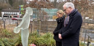 Gedenken an NS-Opfer: “Verantwortung in Gegenwart und Zukunft übernehmen” Landrätin Bettina Warnecke und Kreisarchivar Joachim Schulz-Hönerlage. Foto: Kreis ME