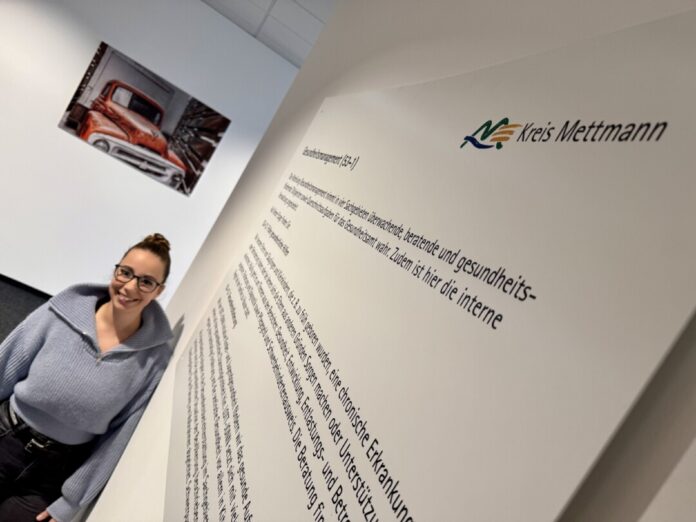 Es gibt ein neues Angebot des Gesundheitsamts im Kreis Mettmann: Dort ist nun die Koordinationsfachkraft Justine Acker ansprechbar. Foto: Kreis Mettmann Es gibt ein neues Angebot des Gesundheitsamts im Kreis Mettmann: Dort ist nun die Koordinationsfachkraft Justine Acker ansprechbar. Foto: Kreis Mettmann