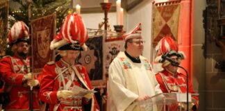 Ratinger Karneval: Straffes Programm für die Prinzengarde Der Karnevalsgottesdienst der Prinzengarde Rot-Weiss Ratingen von 1935 behört fest zum jecken Programm. Foto: Prinzengarde Rot-Weiss Ratingen von 1935
