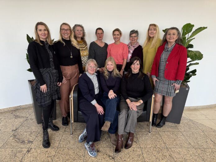 Kreiskonferenz Gleichstellungsbeauftragten Die Gleichstellungsbeauftragten der Städte und des Kreises mit Landrätin Bettina Warnecke. Foto: Kreis Mettmann
