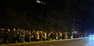 Ärger um S6: Selbst die Deutsche Bahn ist nicht zufrieden Nachdem es auf der Linie S6 zwischen dem 14. und 15. Januar zu zahlreichen Ausfällen und hohen Verspätungen kam, mussten zahlreiche Pendler erneut auf den Schienenersatzverkehr zurückgreifen. Foto: Emily Schier