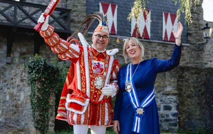 Prinzenpaar Am 28. Januar wird das Heimat.Kontor der Stadtwerke und KomMITT zur Ratinger Karnevalshochburg. Foto: Prinzenpaar: Fotoliebe - Anja Reich, Kinderprinzenpaar: Björn Berger