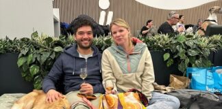 Tierische Böller-Panik: Flughafen Köln/Bonn wird zum Zufluchtsort Am Flughafen kamen Menschen mit ihren ängstlichen Hunden zusammen. Foto: ZooRoyal