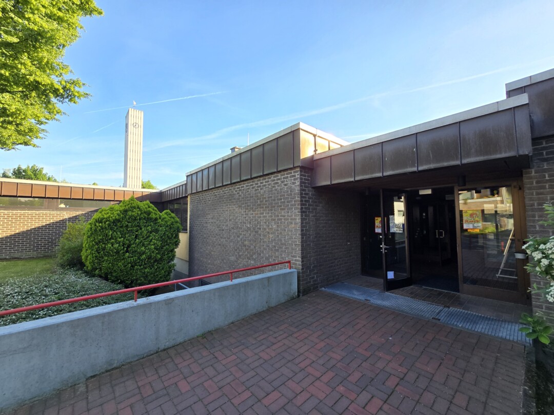 Eingang ins Pfarrzentrum in dem auch die KÖB beheimatet ist, Bild: Alexander Heinz