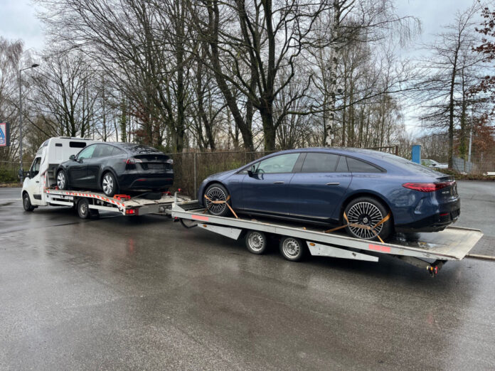 Überladener Autotransporter Der überladene Autotransporter. Foto: Polizei