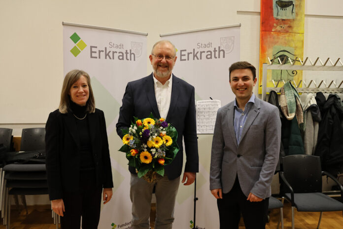 Verabschiedung Guido Mallwitz Sarukhanyan (r.) an, beide sind bereits als Lehrkräfte der Jugendmusikschule aktiv. Foto: Stadt Erkrath