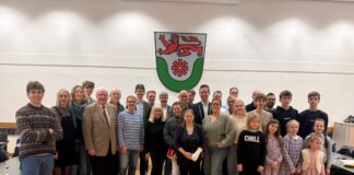 Bürgermeister überreicht Ehrenzeichen an Sporttreibende aus Erkrath Im Rathaus fand die Verleihung an die Aktiven statt. Foto: Stadt Erkrath