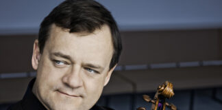 Geiger Frank Peter Zimmermann zu Gast bei den Essener Philharmonikern Frank Peter Zimmermann spielt in Essen. Foto: Irène Zandel