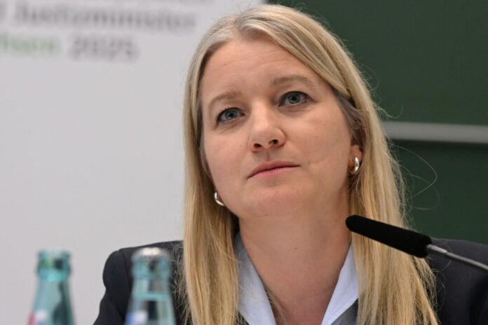 Kathrin Wahlmann (SPD) Die niedersächsische Justizministerin Kathrin Wahlmann (SPD) und ihr nordrhein-westfälischer Amtskollege Benjamin Limbach (Grüne) stellen das Vorhaben am Montag in Hannover vor. (Archivbild)