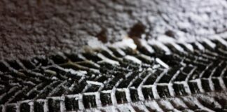 Festgefahrene Lkws blockieren B1 im Kreis Lippe Es kann glatt werden auf den Straßen in NRW. (Symbolbild)