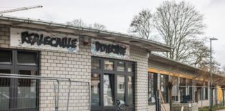 Nach Jahrhundertflut: Schule zieht zurück in ihr Gebäude Der Unterricht fand bisher in Containern statt.