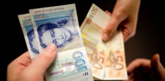 NRW tauscht wieder mehr D-Mark in Euro um Alt gegen neu: 24 Jahre nach der Einführung des Euro tauschen die Menschen noch immer D-Mark gegen die neue Währung ein. (Archivbild)