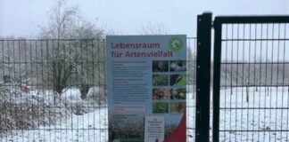 Schutzmaßnahmen für die Streuobstwiese „Hahner Heide“ Dieses Informationsschild wird kurzfristig an der Streuobstwiese „Hahner Heide“ aufgestellt. Foto: Stadt Ratingen
