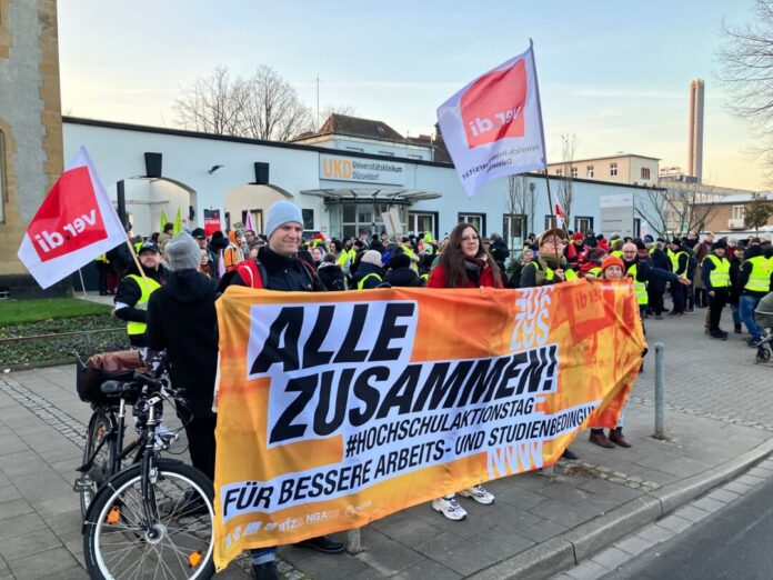 Warnstreiks im Tarifkonflikt im öffentlichen Dienst - Düsseldorf Die Warnstreiks im Öffentlichen Dienst der Länder gehen weiter. (Archivbild)