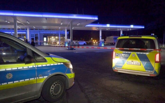 Polizist bei Einsatz in Köln schwer verletzt Ein Polizist wurde mit schweren Verletzungen ins Krankenhaus gebracht.