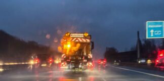 Glätte-Unfall: Streufahrzeug überschlägt sich Auch Streufahrzeuge sind nicht vor Glätte-Unfällen gefeit. (Symbolbild)