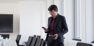 Regierung liefert Akten zum Solinger Anschlag nach – mit SMS Im Landtag sind noch viele Fragen offen zur Aufarbeitung des Solinger Terroranschlags vom August 2024. (Archivbild)