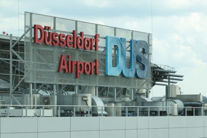 Flughafen Düsseldorf Eine IT-Störung verzögert den Check-in am Düsseldorf Airport. (Archivbild)