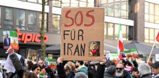 Wieder Iran-Demos in Düsseldorf – 10.000 erwartet Erneut werden in Düsseldorf zahlreiche Menschen für Freiheit im Iran demonstrieren. (Archivbild)
