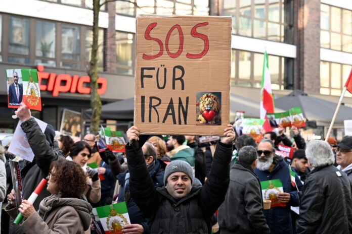 Demonstrationen zur Lage im Iran Erneut werden in Düsseldorf zahlreiche Menschen für Freiheit im Iran demonstrieren. (Archivbild)
