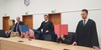 Bewährungsstrafen für illegale Entsorgung von Löschschaum Im Prozess um die illegale Entsorgung von Löschschaum am Niederrhein hat das Amtsgericht Krefeld zwei Angeklagte zu Bewährungsstrafen verurteilt. (Archivbild)