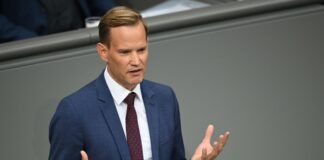 Streeck: Weniger Alkohol liegt bei jungen Leuten im Trend Der Rückgang des Bierabsatzes passe zu einem gesellschaftlichen Trend, sagt der Bundesbeauftragte für Sucht- und Drogenfragen, Hendrik Streeck. (Archivbild)